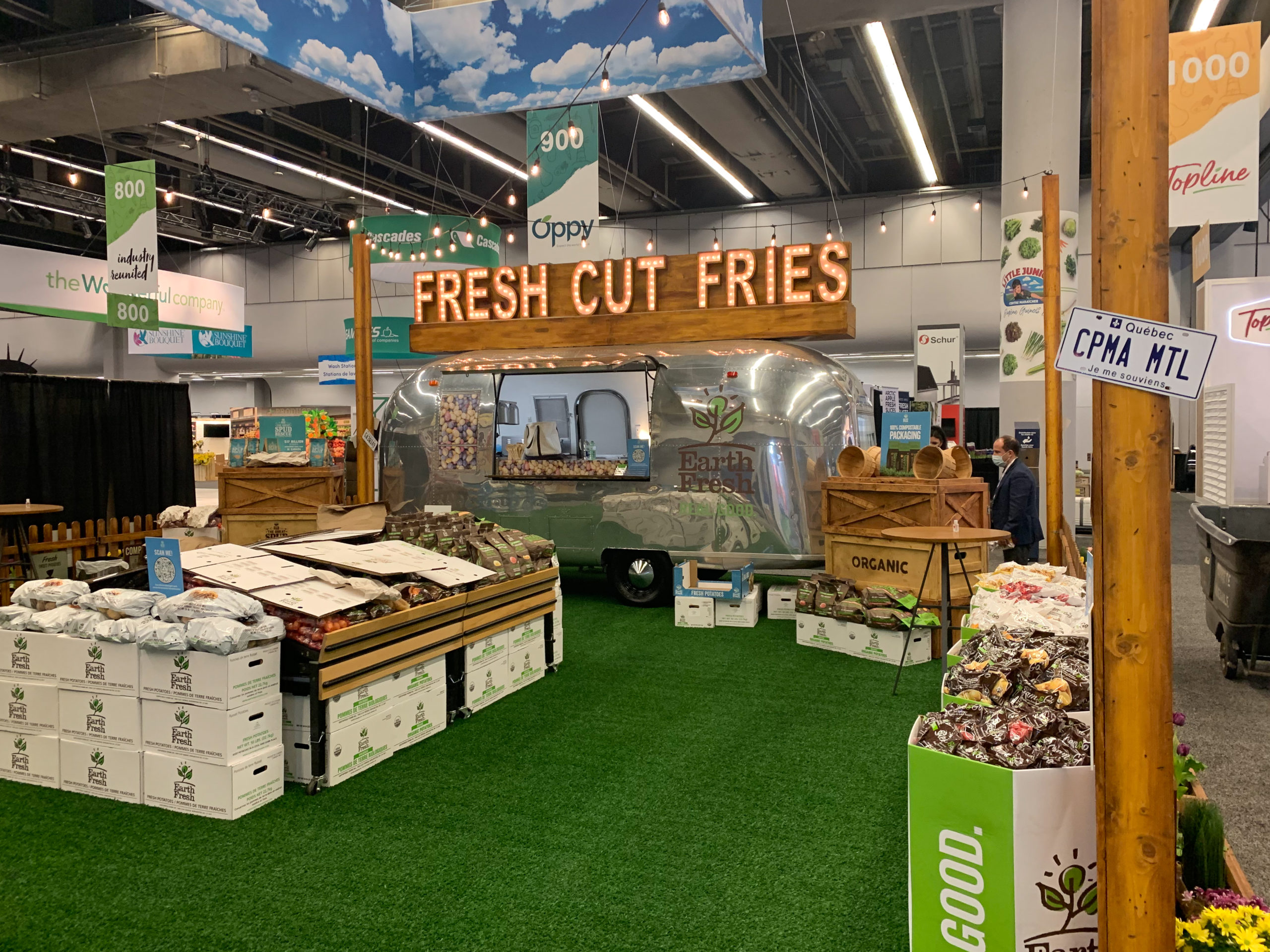 Interior of Earth Fresh store