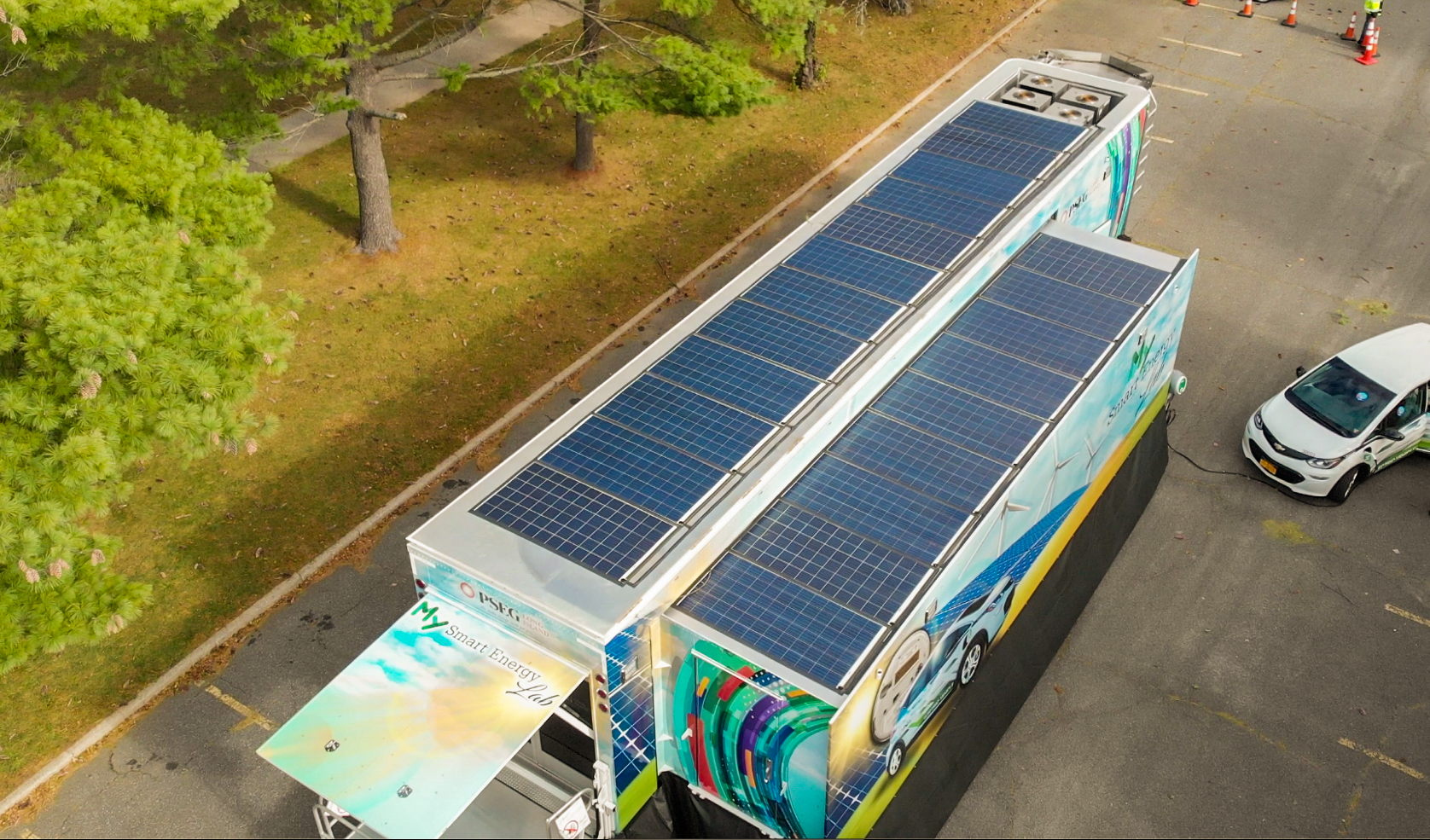 Ariel view of PSEG Long Island mobile trailer's soalr panels